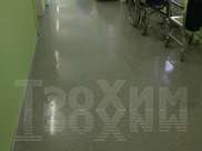 Полиуретановые наливные полы с чипсами в коридоре больницы
